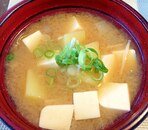 豆腐とえのきのお味噌汁